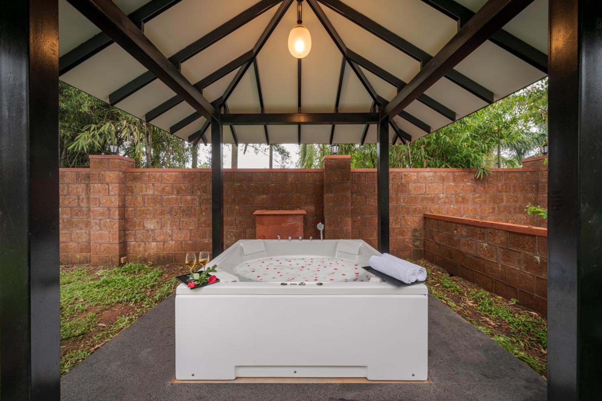 Saffronstays The Glasshouse, Panchgani - Beautiful Glass Villa For Couples Exterior photo